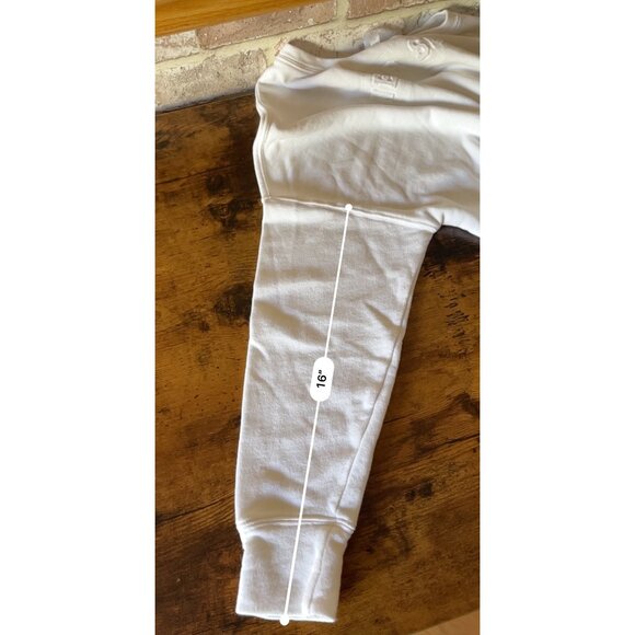 Fabletics Womens White Cropped Sweatshirt "Never Settle" Embossed Text Size M - Picture 6 of 12